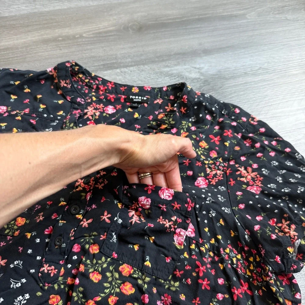 TORRID Harper Pullover Black Floral Blouse Plus Size 1 Rayon